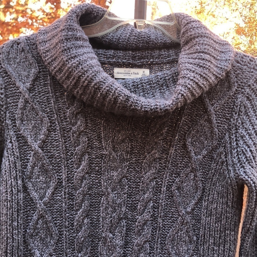 Abercrombie & Fitch Gray Cable Knit Sweater Medium Pit to Pit 17 1/2” Preworn - Picture 6 of 16